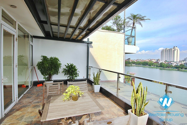   A nice serviced apartment with balcony for rent in Quang An